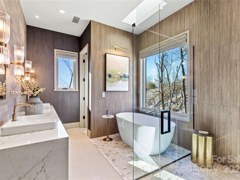 432 Garden Trail, Hendersonville, NC 28792.  MLS# CAR4217573, YatesRealty ID 1291. Primary EnSuite