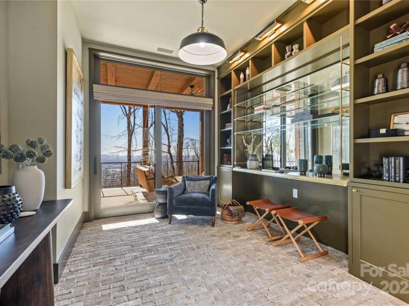 432 Garden Trail, Hendersonville, NC 28792.  MLS# CAR4217573, YatesRealty ID 1291. Reading Snooze