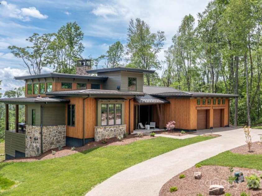 432 Garden Trail, Hendersonville, NC 28792.  MLS# CAR4217573, YatesRealty ID 1291. Welcome to Casa Bonita - an award winning home by Living Stone Design + Build