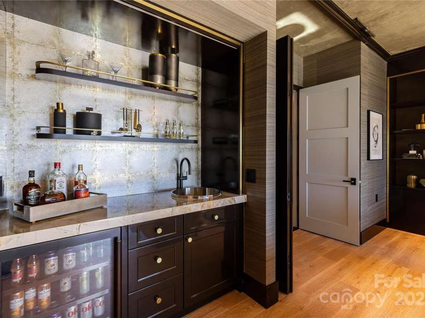 432 Garden Trail, Hendersonville, NC 28792.  MLS# CAR4217573, YatesRealty ID 1291. Wet Bar