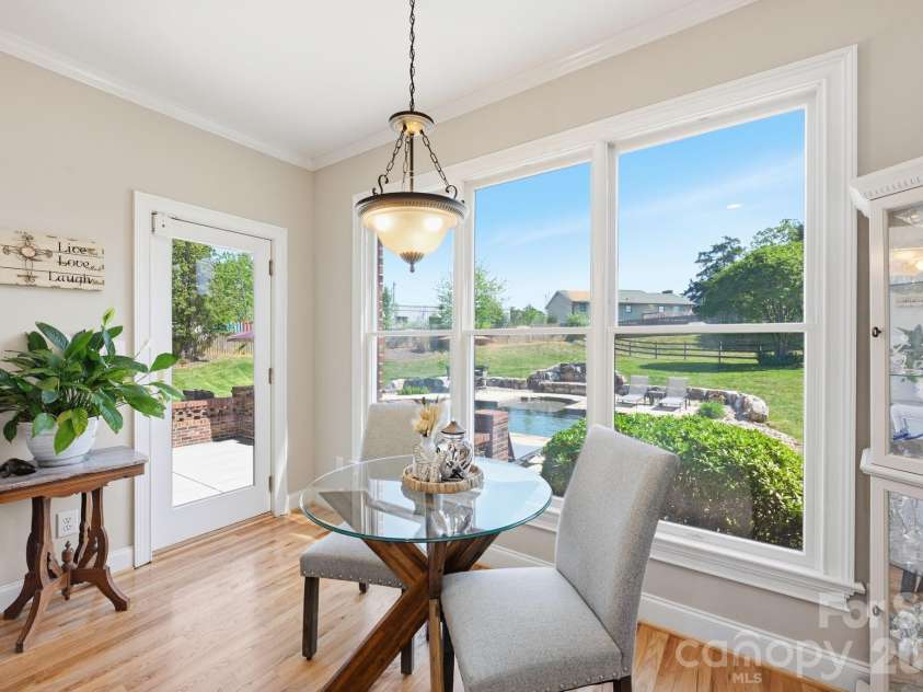 145 Blue Grass Circle, Mooresville, NC 28117.  MLS# CAR4369694, YatesRealty ID 12910. Breakfast Nook