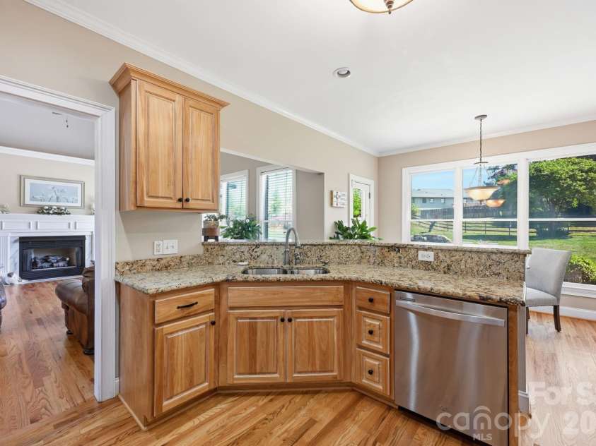 145 Blue Grass Circle, Mooresville, NC 28117.  MLS# CAR4369694, YatesRealty ID 12910. Kitchen