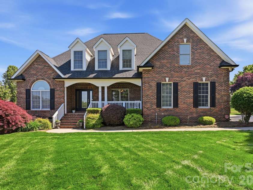 145 Blue Grass Circle, Mooresville, NC 28117.  MLS# CAR4369694, YatesRealty ID 12910. Welcome Home!