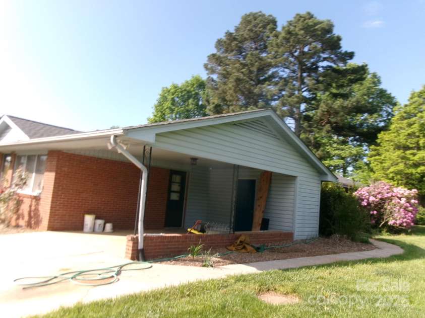 2583 Robinson Road, Newton, NC 28658.  MLS# CAR4257488, YatesRealty ID 12913. 