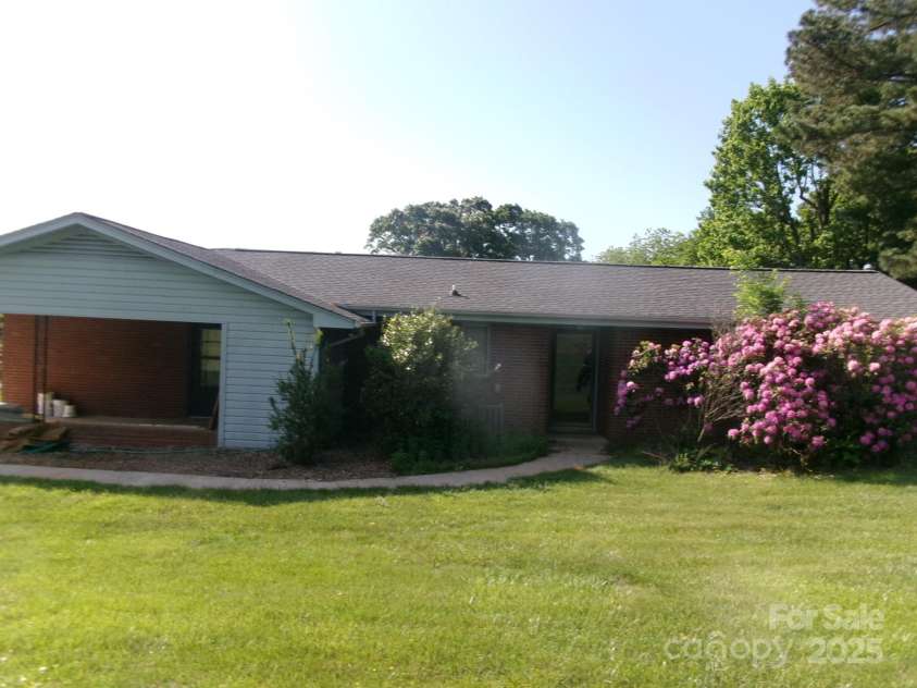 2583 Robinson Road, Newton, NC 28658.  MLS# CAR4257488, YatesRealty ID 12913. 