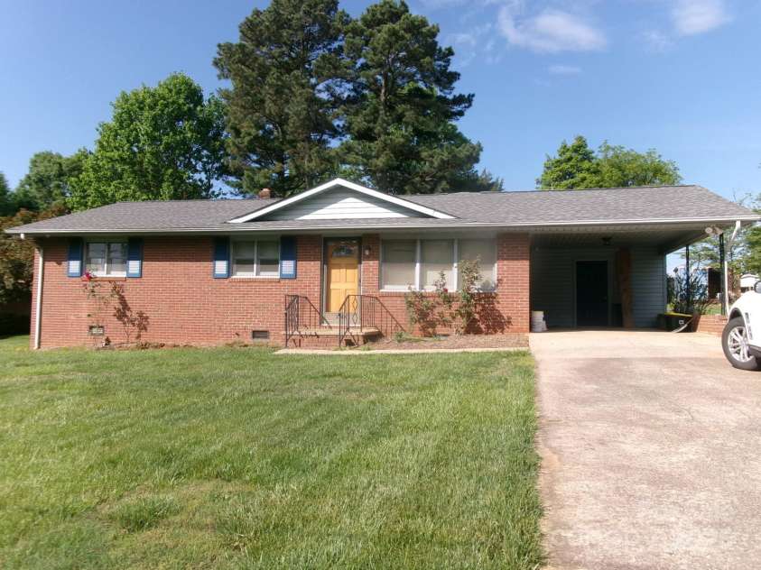 2583 Robinson Road, Newton, NC 28658.  MLS# CAR4257488, YatesRealty ID 12913. Front