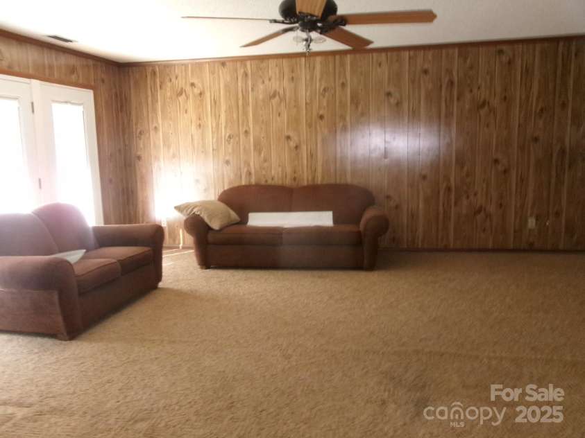 2583 Robinson Road, Newton, NC 28658.  MLS# CAR4257488, YatesRealty ID 12913. Large Family room