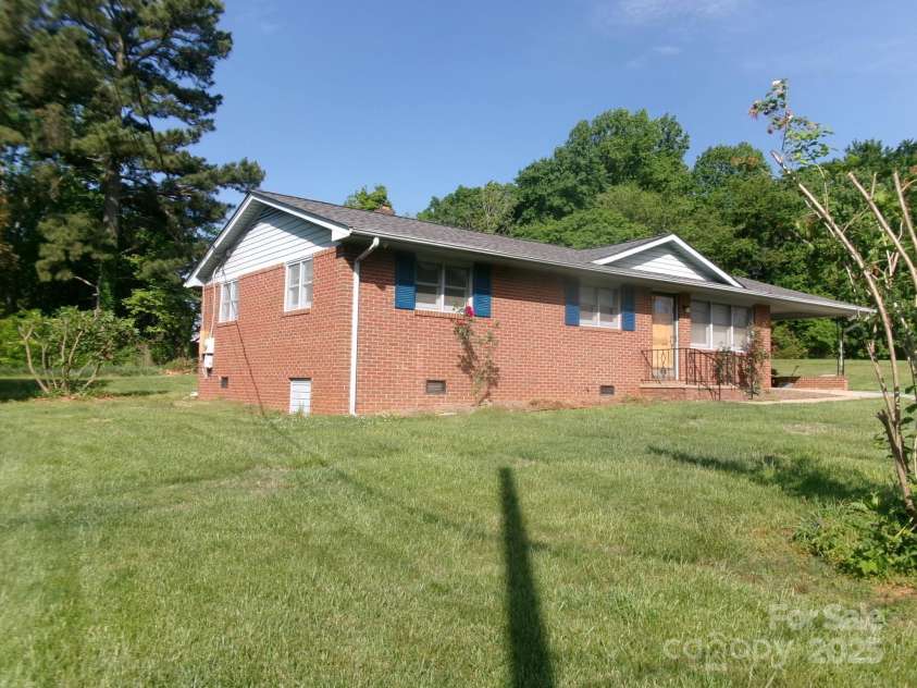 2583 Robinson Road, Newton, NC 28658.  MLS# CAR4257488, YatesRealty ID 12913. Left Side