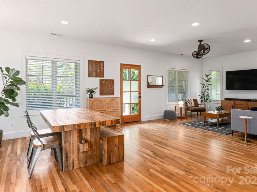 123 Brucemont Circle, Asheville, NC 28806.  MLS# CAR4243133, YatesRealty ID 12914. 