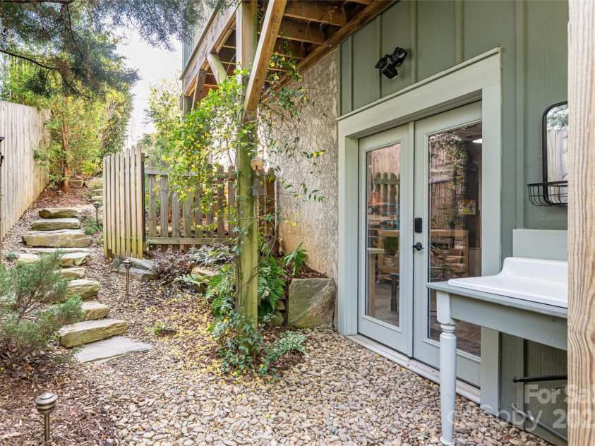 123 Brucemont Circle, Asheville, NC 28806.  MLS# CAR4243133, YatesRealty ID 12914. Access to workshop