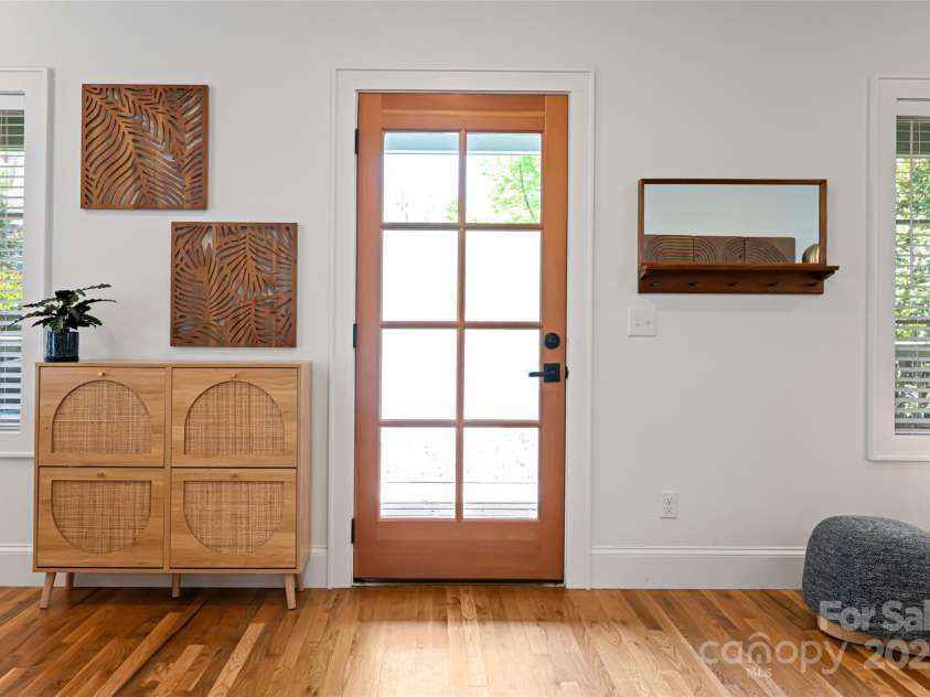 123 Brucemont Circle, Asheville, NC 28806.  MLS# CAR4243133, YatesRealty ID 12914. Clean design