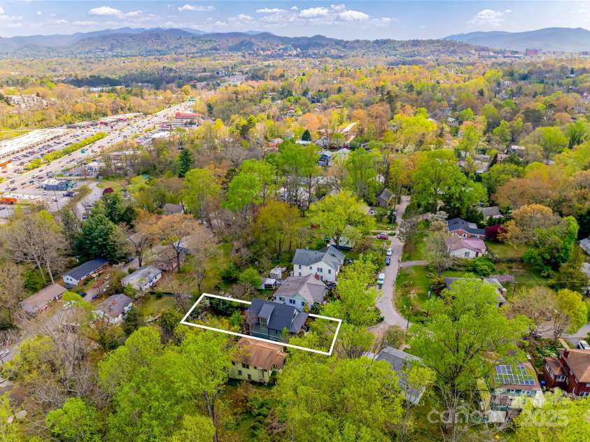 123 Brucemont Circle, Asheville, NC 28806.  MLS# CAR4243133, YatesRealty ID 12914. Convienent W Avl location