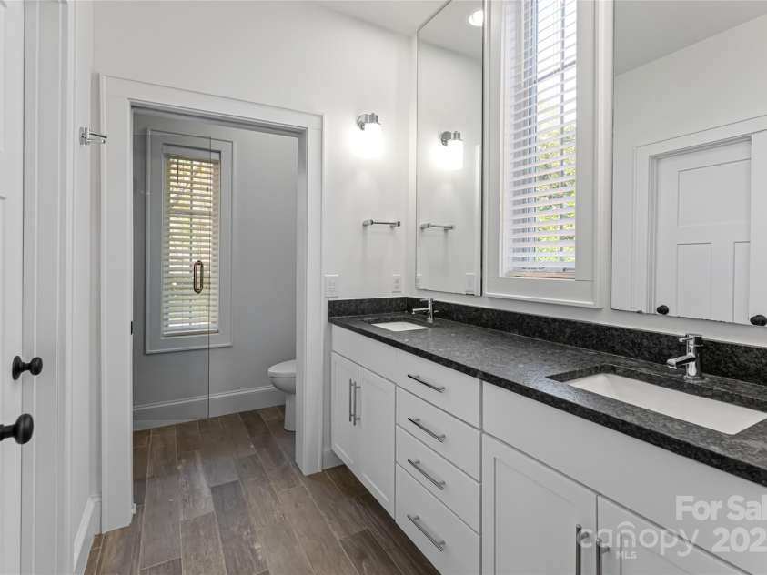 123 Brucemont Circle, Asheville, NC 28806.  MLS# CAR4243133, YatesRealty ID 12914. Dual sinks and granite counters