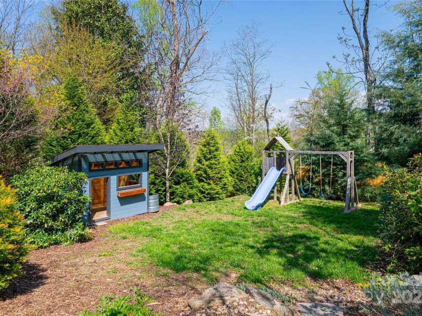 123 Brucemont Circle, Asheville, NC 28806.  MLS# CAR4243133, YatesRealty ID 12914. Incredible yard space