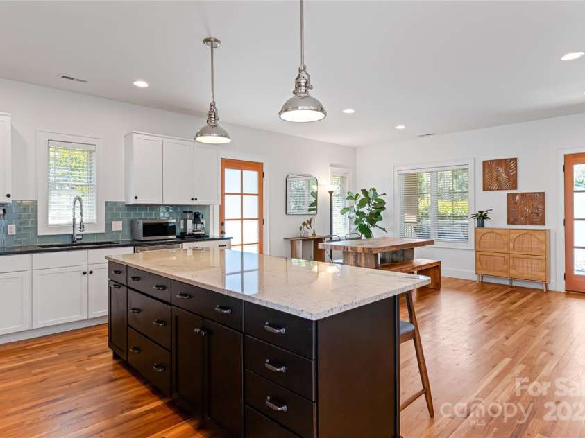 123 Brucemont Circle, Asheville, NC 28806.  MLS# CAR4243133, YatesRealty ID 12914. Large island offers extra seating for entertaining