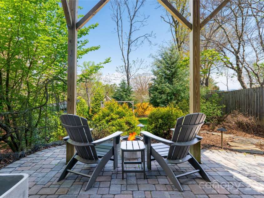 123 Brucemont Circle, Asheville, NC 28806.  MLS# CAR4243133, YatesRealty ID 12914. Peaceful setting in back yard