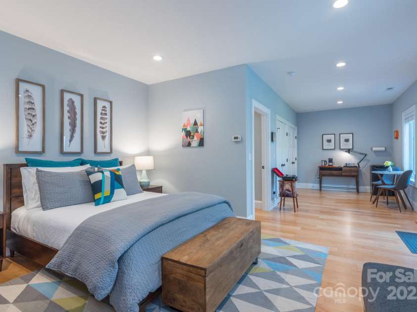 123 Brucemont Circle, Asheville, NC 28806.  MLS# CAR4243133, YatesRealty ID 12914. Permitted homestay space with interior and exterior entrance.