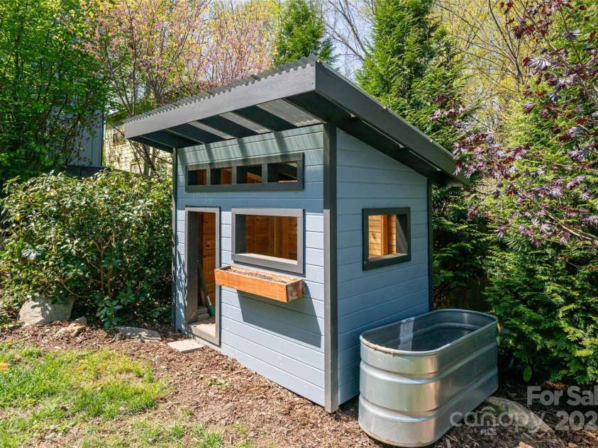 123 Brucemont Circle, Asheville, NC 28806.  MLS# CAR4243133, YatesRealty ID 12914. Potting shed or playhouse