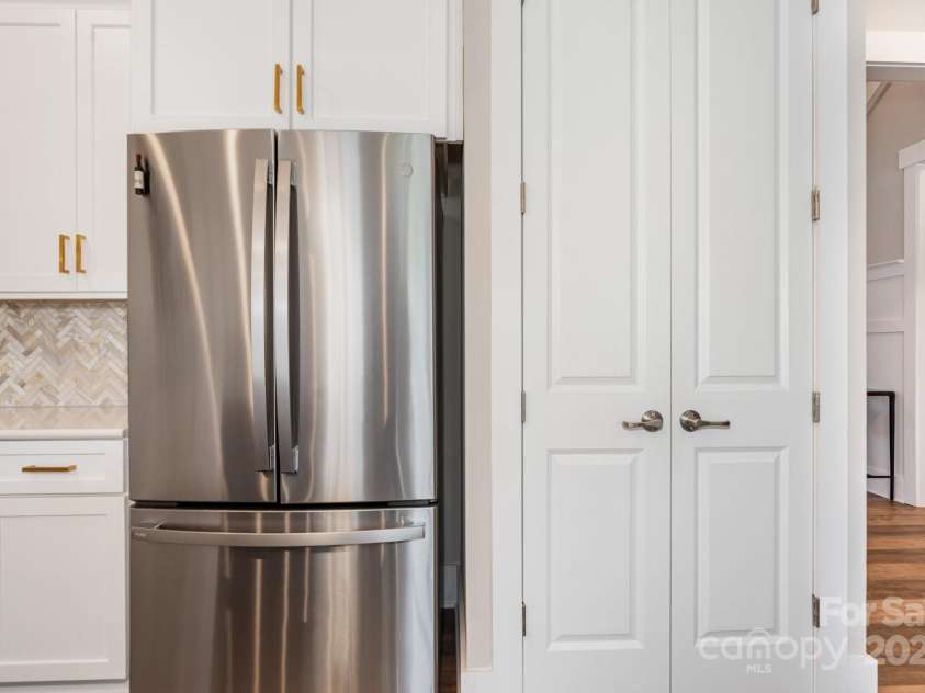 21016 Molly Harper Drive, Cornelius, NC 28031.  MLS# CAR4320388, YatesRealty ID 12915. Ample sized pantry in addition to the extensive cabinetry and roll-outs