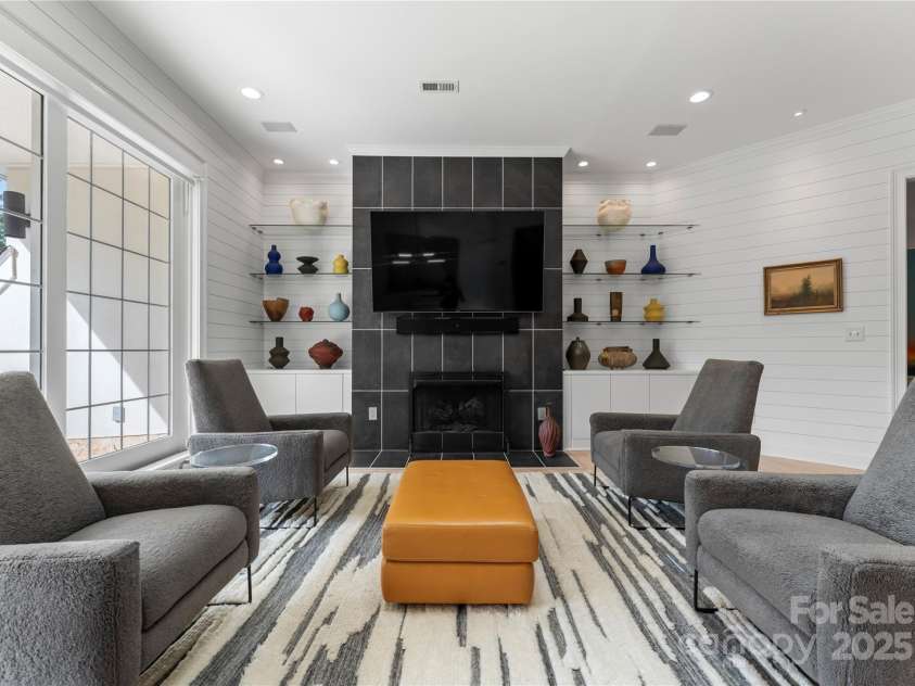 974 Queens Road, Charlotte, NC 28207.  MLS# CAR4249816, YatesRealty ID 12915. 