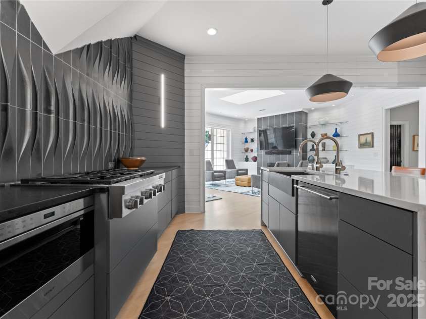 974 Queens Road, Charlotte, NC 28207.  MLS# CAR4249816, YatesRealty ID 12915. 