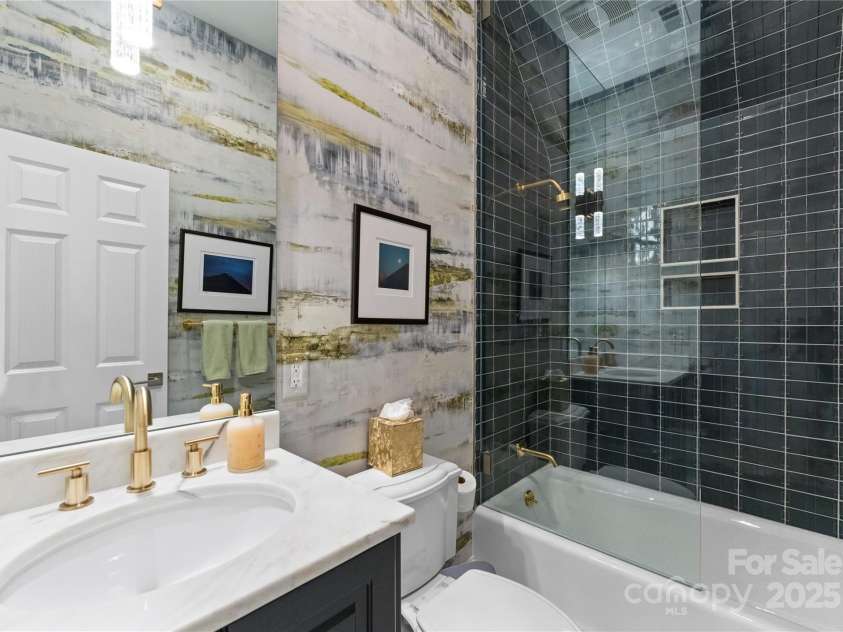 974 Queens Road, Charlotte, NC 28207.  MLS# CAR4249816, YatesRealty ID 12915. 