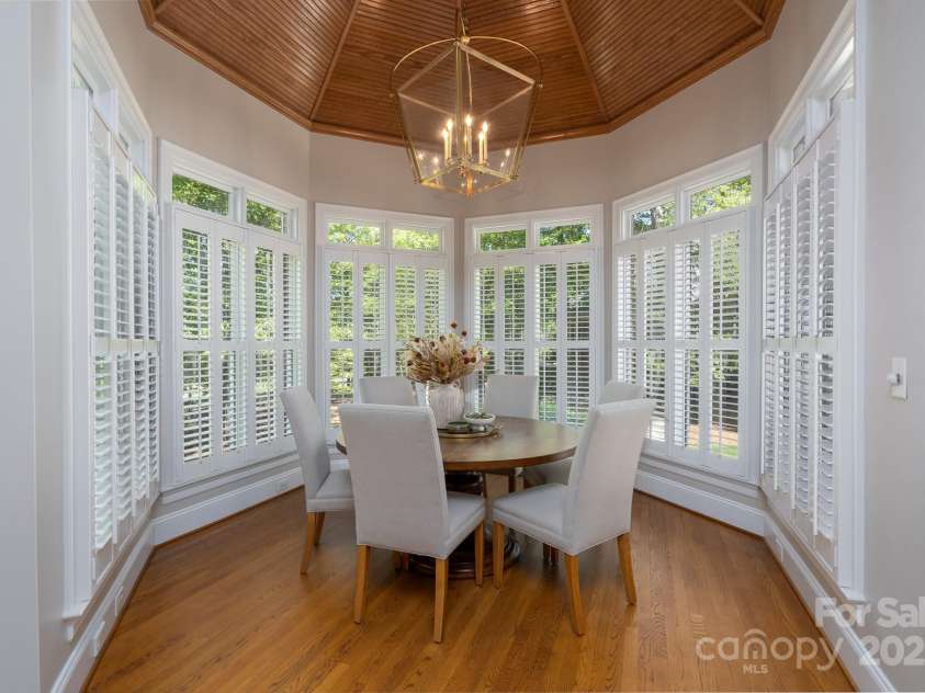 139 Stonebridge Drive, New London, NC 28127.  MLS# CAR4250902, YatesRealty ID 12917. Breakfast Area