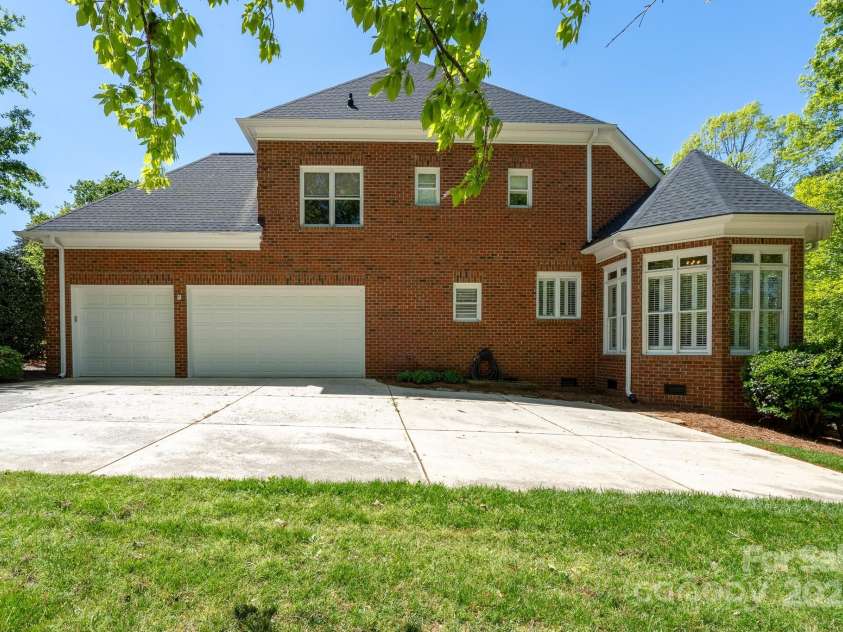 139 Stonebridge Drive, New London, NC 28127.  MLS# CAR4250902, YatesRealty ID 12917. Garage