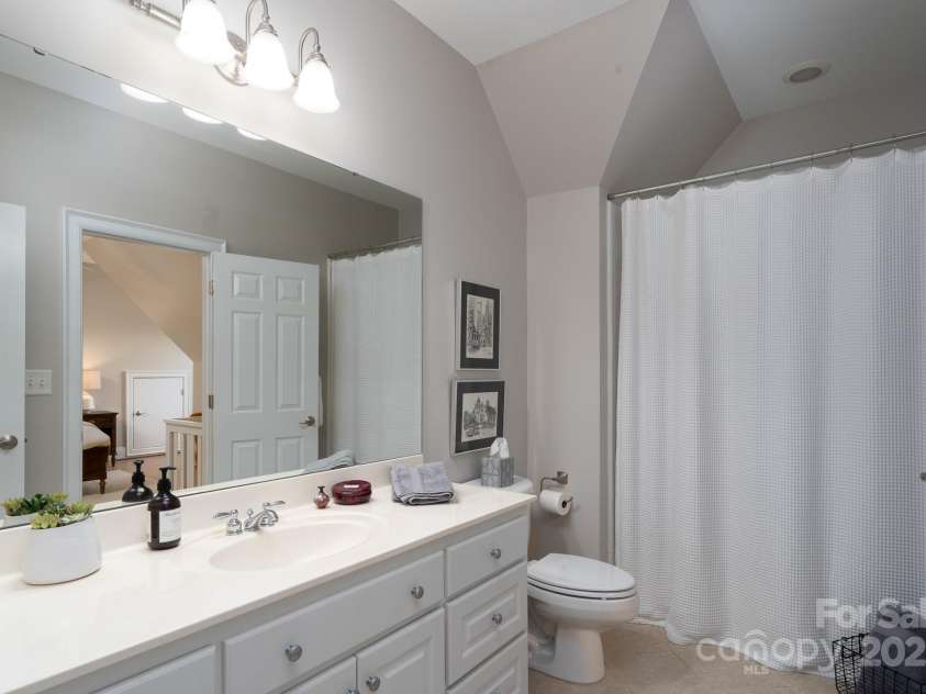 139 Stonebridge Drive, New London, NC 28127.  MLS# CAR4250902, YatesRealty ID 12917. Guest Bath