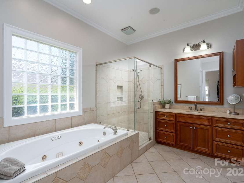 139 Stonebridge Drive, New London, NC 28127.  MLS# CAR4250902, YatesRealty ID 12917. Primary Bath