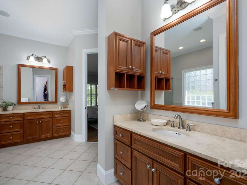 139 Stonebridge Drive, New London, NC 28127.  MLS# CAR4250902, YatesRealty ID 12917. Primary Bath