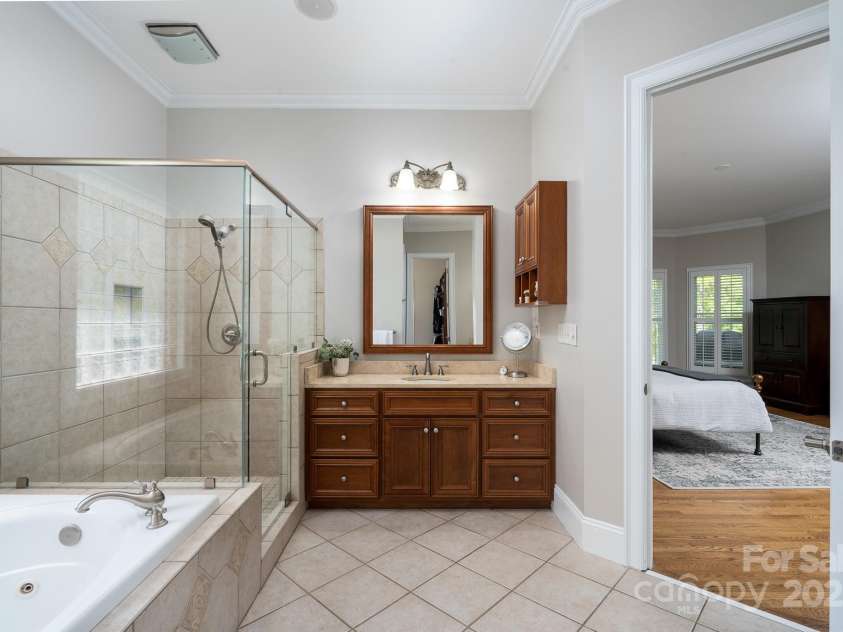 139 Stonebridge Drive, New London, NC 28127.  MLS# CAR4250902, YatesRealty ID 12917. Primary Bath