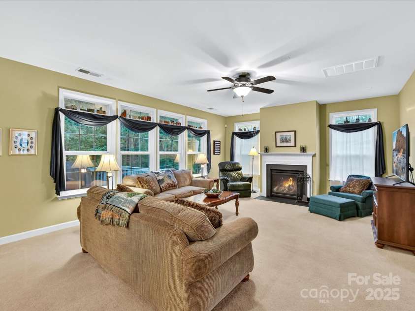 8004 Penman Springs Drive, Waxhaw, NC 28173.  MLS# CAR4334405, YatesRealty ID 12917. 
