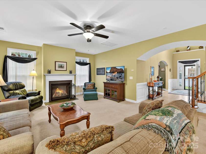 8004 Penman Springs Drive, Waxhaw, NC 28173.  MLS# CAR4334405, YatesRealty ID 12917. 