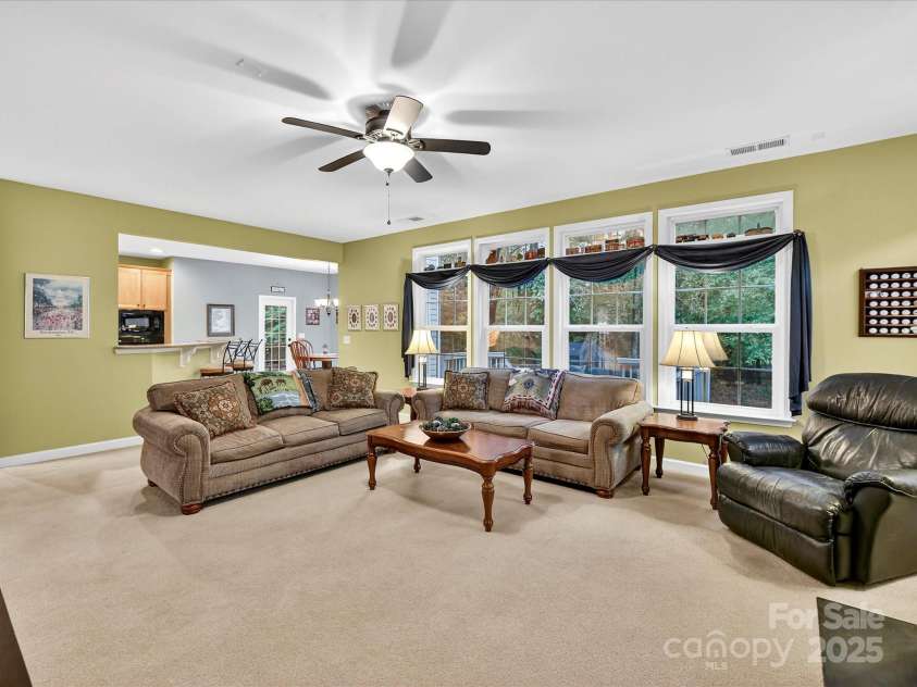 8004 Penman Springs Drive, Waxhaw, NC 28173.  MLS# CAR4334405, YatesRealty ID 12917. 