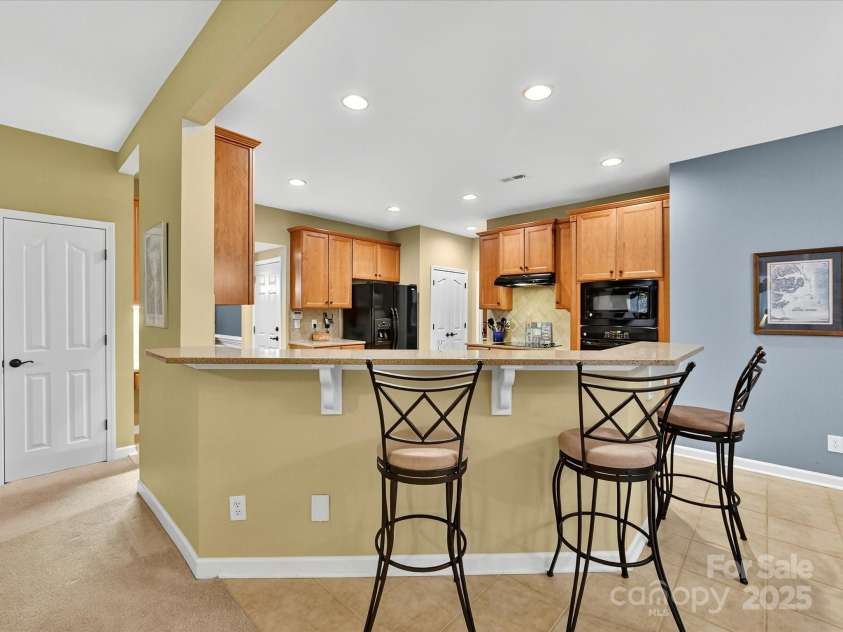 8004 Penman Springs Drive, Waxhaw, NC 28173.  MLS# CAR4334405, YatesRealty ID 12917. 
