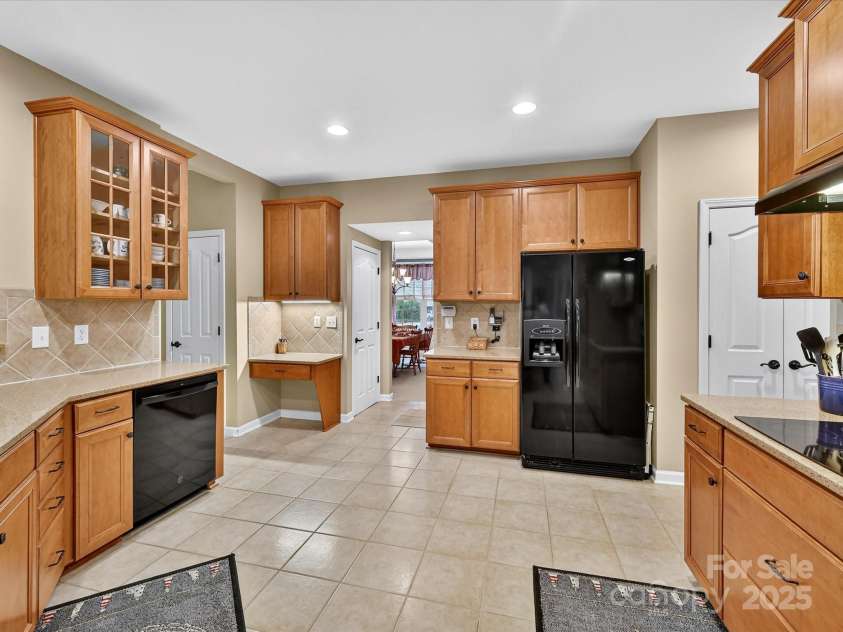 8004 Penman Springs Drive, Waxhaw, NC 28173.  MLS# CAR4334405, YatesRealty ID 12917. 