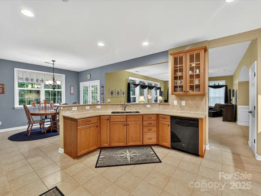 8004 Penman Springs Drive, Waxhaw, NC 28173.  MLS# CAR4334405, YatesRealty ID 12917. 