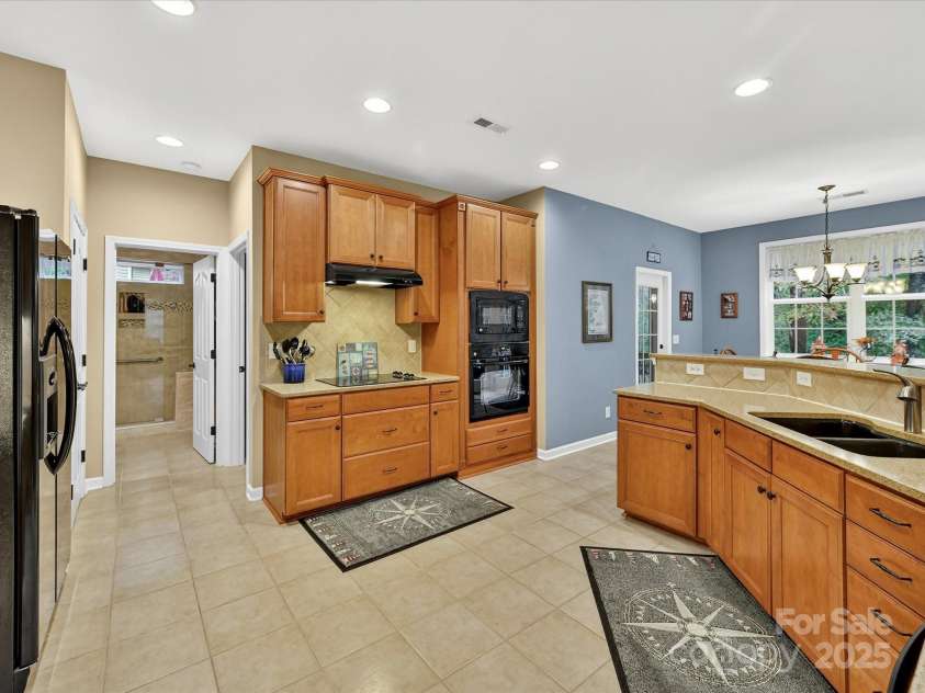 8004 Penman Springs Drive, Waxhaw, NC 28173.  MLS# CAR4334405, YatesRealty ID 12917. 