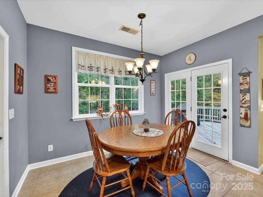 8004 Penman Springs Drive, Waxhaw, NC 28173.  MLS# CAR4334405, YatesRealty ID 12917. 
