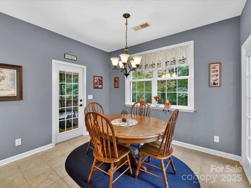 8004 Penman Springs Drive, Waxhaw, NC 28173.  MLS# CAR4334405, YatesRealty ID 12917. 