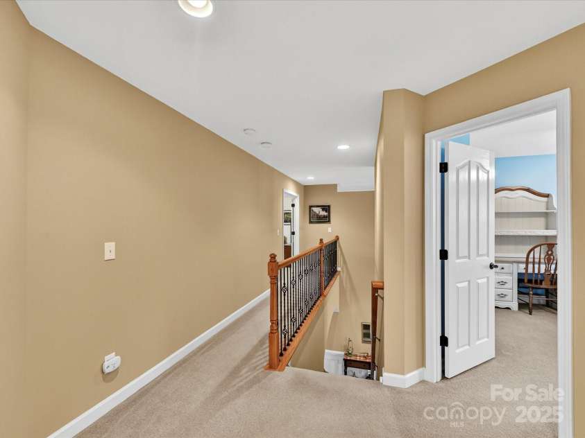 8004 Penman Springs Drive, Waxhaw, NC 28173.  MLS# CAR4334405, YatesRealty ID 12917. 