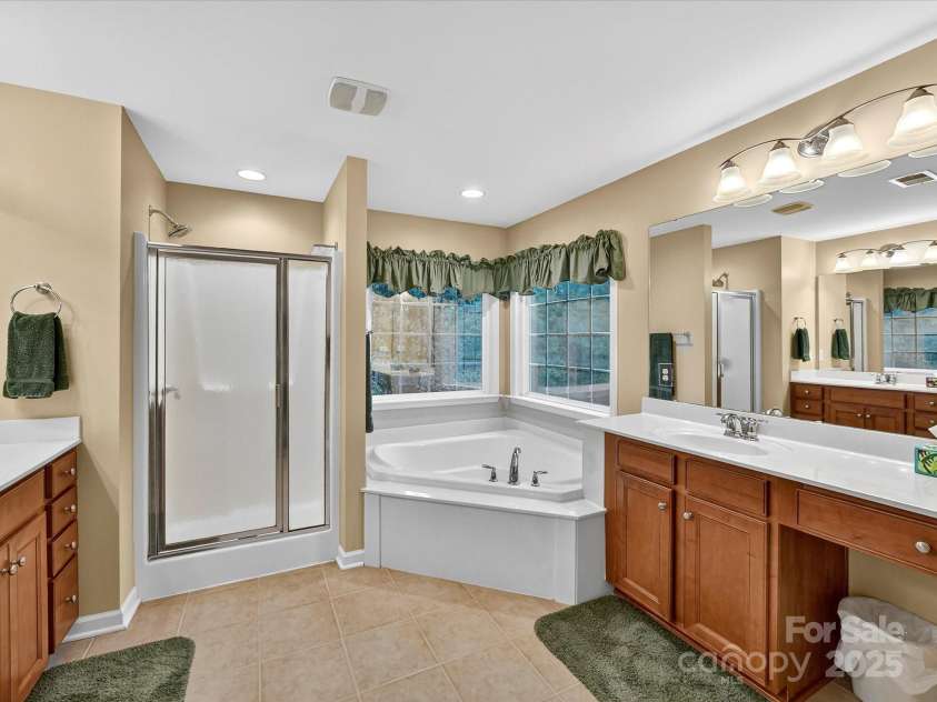 8004 Penman Springs Drive, Waxhaw, NC 28173.  MLS# CAR4334405, YatesRealty ID 12917. 