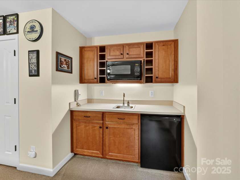 8004 Penman Springs Drive, Waxhaw, NC 28173.  MLS# CAR4334405, YatesRealty ID 12917. 