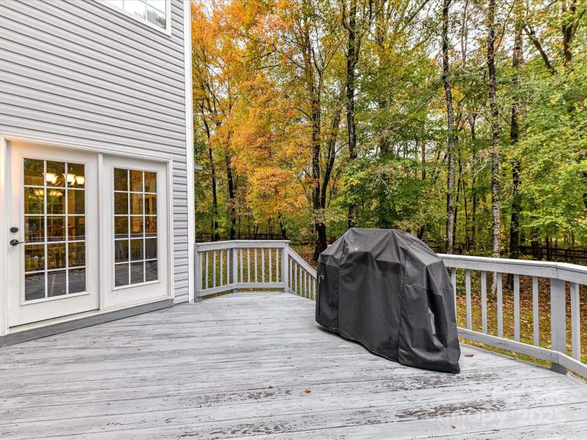 8004 Penman Springs Drive, Waxhaw, NC 28173.  MLS# CAR4334405, YatesRealty ID 12917. 