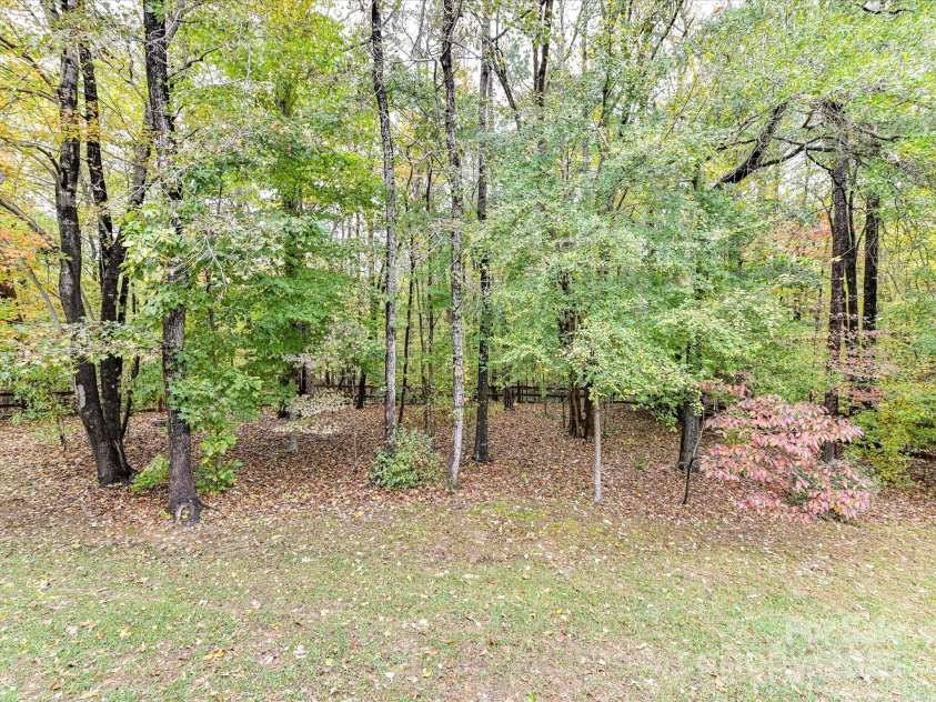 8004 Penman Springs Drive, Waxhaw, NC 28173.  MLS# CAR4334405, YatesRealty ID 12917. 