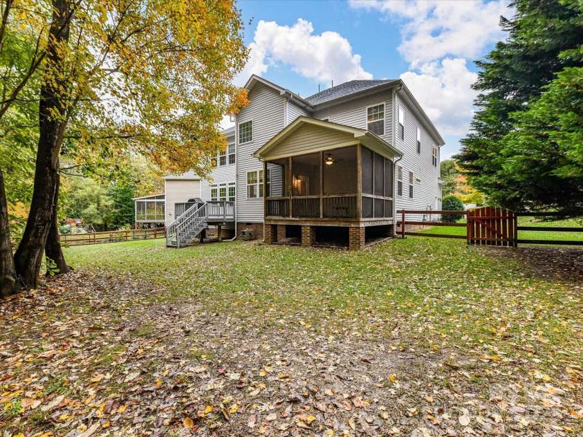 8004 Penman Springs Drive, Waxhaw, NC 28173.  MLS# CAR4334405, YatesRealty ID 12917. 