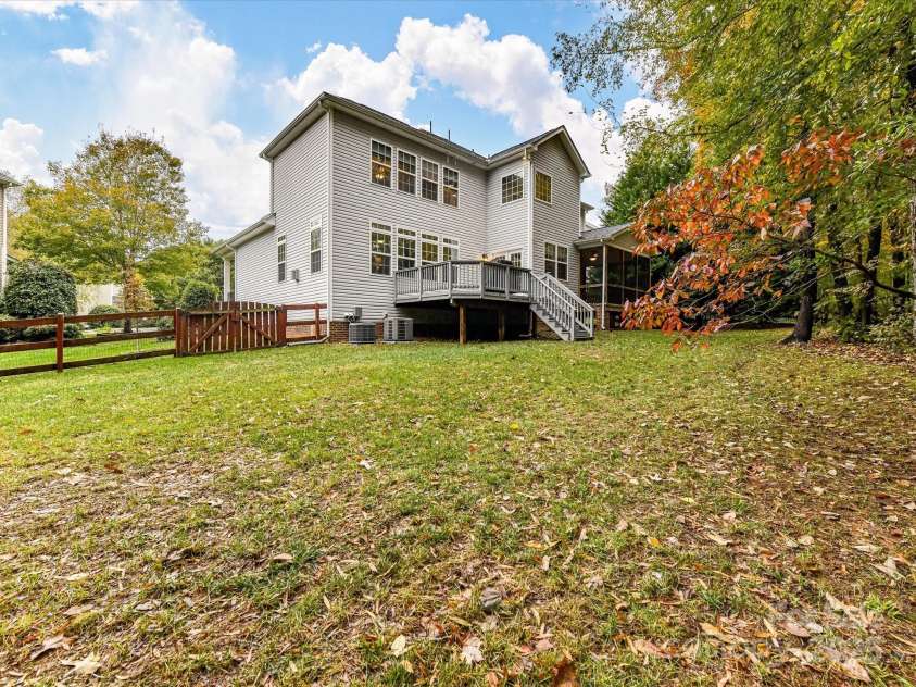 8004 Penman Springs Drive, Waxhaw, NC 28173.  MLS# CAR4334405, YatesRealty ID 12917. 