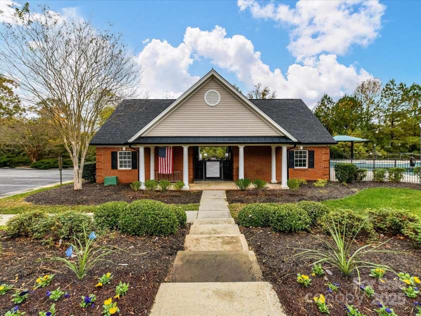 8004 Penman Springs Drive, Waxhaw, NC 28173.  MLS# CAR4334405, YatesRealty ID 12917. 