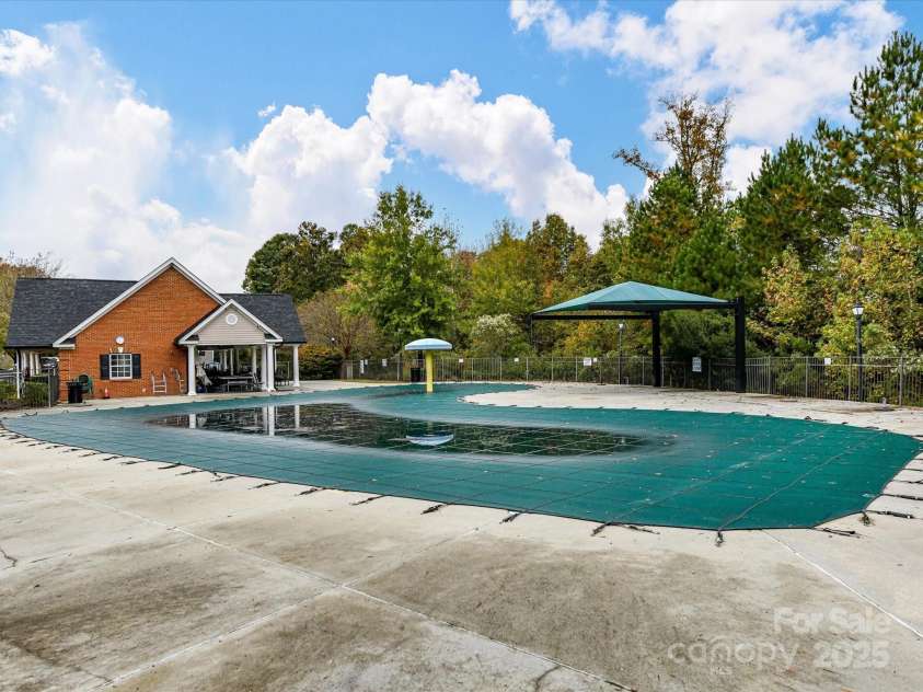 8004 Penman Springs Drive, Waxhaw, NC 28173.  MLS# CAR4334405, YatesRealty ID 12917. 